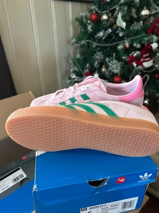 adidas Gazelle J Pink Suede Sneakers with Gum Sole, size 7 women , 6 youth. - Picture 4 of 6